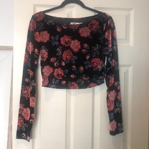 Long sleeve crop top